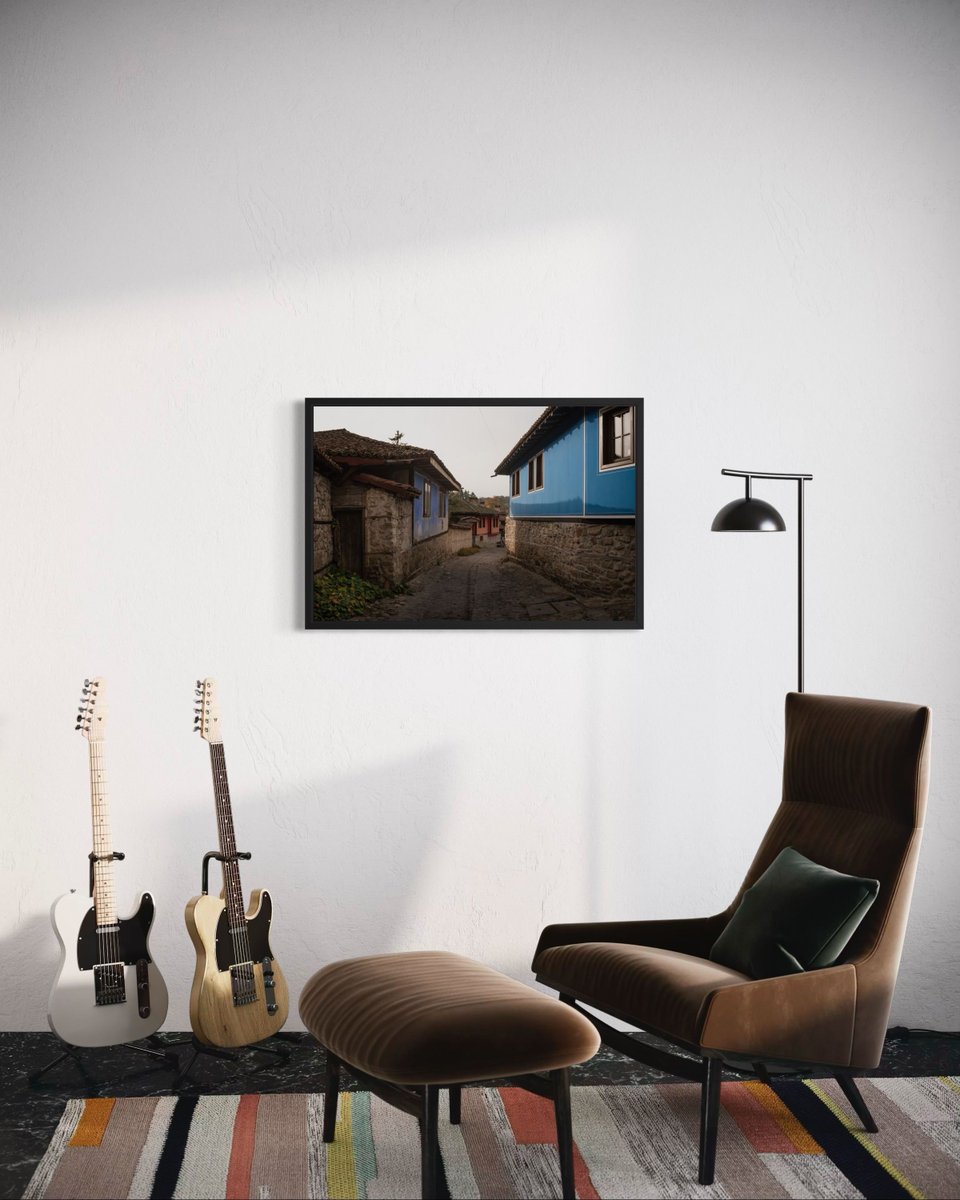 ANatureFrame's tweet photo. Striking a balance between rich autumn shadows and vibrant historical architecture to wake up your Saturday.

#photography #art #decoration #print #wallart #cozy #fall #autumn https://t.co/egX2XiqiTx