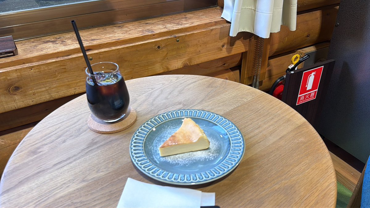 voxy26051's tweet photo. #NPO法人かわみなと��舟 
チーズケーキ   ４５０円
アイスコーヒー  ４００円
Setマイナス50円
自然の中で食べられて🤟\( ˆωˆ )/🤟　おいしぃー(*´～｀*)ŧ‹"ŧ‹"ŧ‹" https://t.co/oLJY7jGQbN