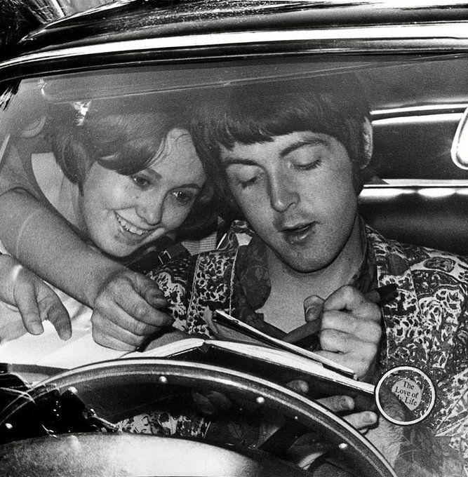 Paul McCartney signing an autograph for a fan while in traffic (1967)
