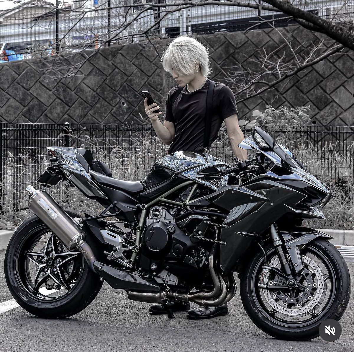 tenjinchang's tweet photo. はづきかっけぇバイク乗ってるな https://t.co/IreB1Pgeeq