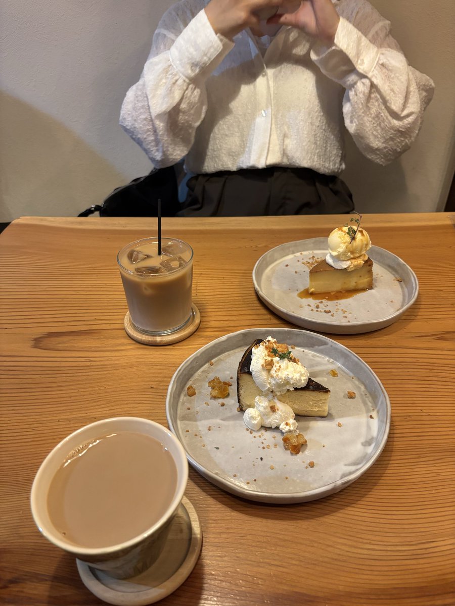 cha_ringo's tweet photo. 月2ペースじゃない？笑
新しいデート服で逢いに来てくれた
かわいいかわいい私の女
🌷.* @ri_sa033 https://t.co/qssn59JOzE