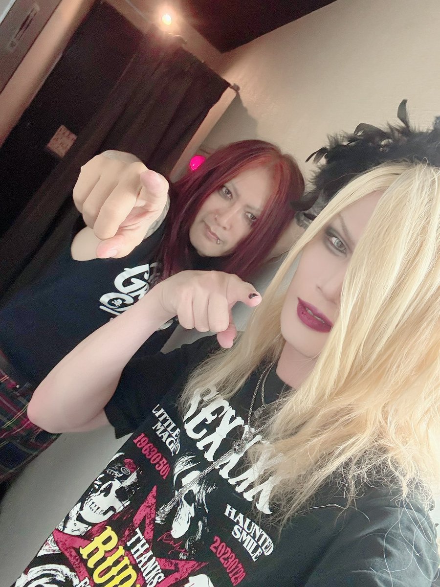 今年もLADIESROOMコンプリートさせていただきました！
ずっとファンでこんな風にご一緒させていただくのは毎年夢のようです！
またよろしくお願い致します！