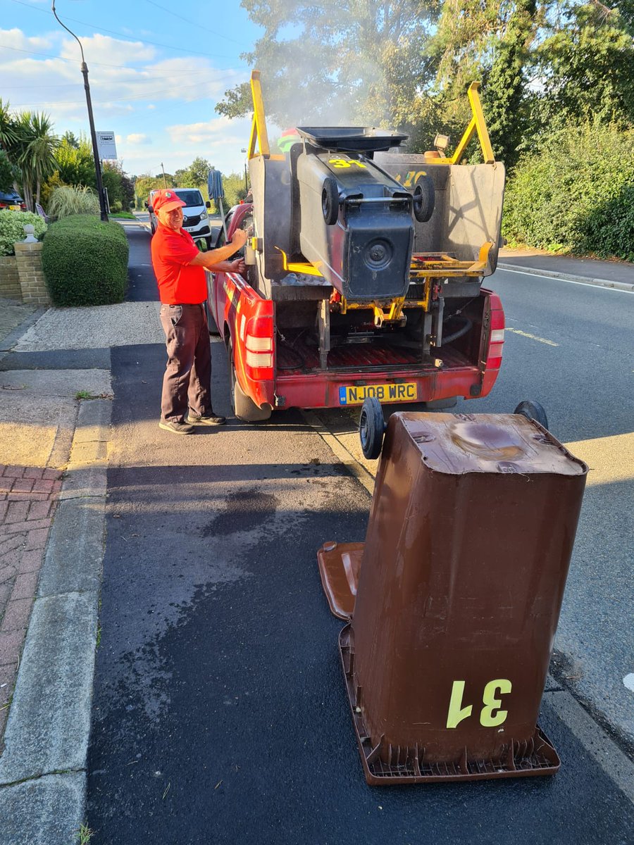 FreshbinzLtd's tweet image. Did you know your wheelie bin could be home to over 400,000 bacteria per square inch? 🤢

We clean, disinfect, and deodorise your bins, all with biodegradable products and water-saving systems.
✅ Domestic &amp;amp; Commercial | ♻️ Fully Sustainable

#environment #recycling