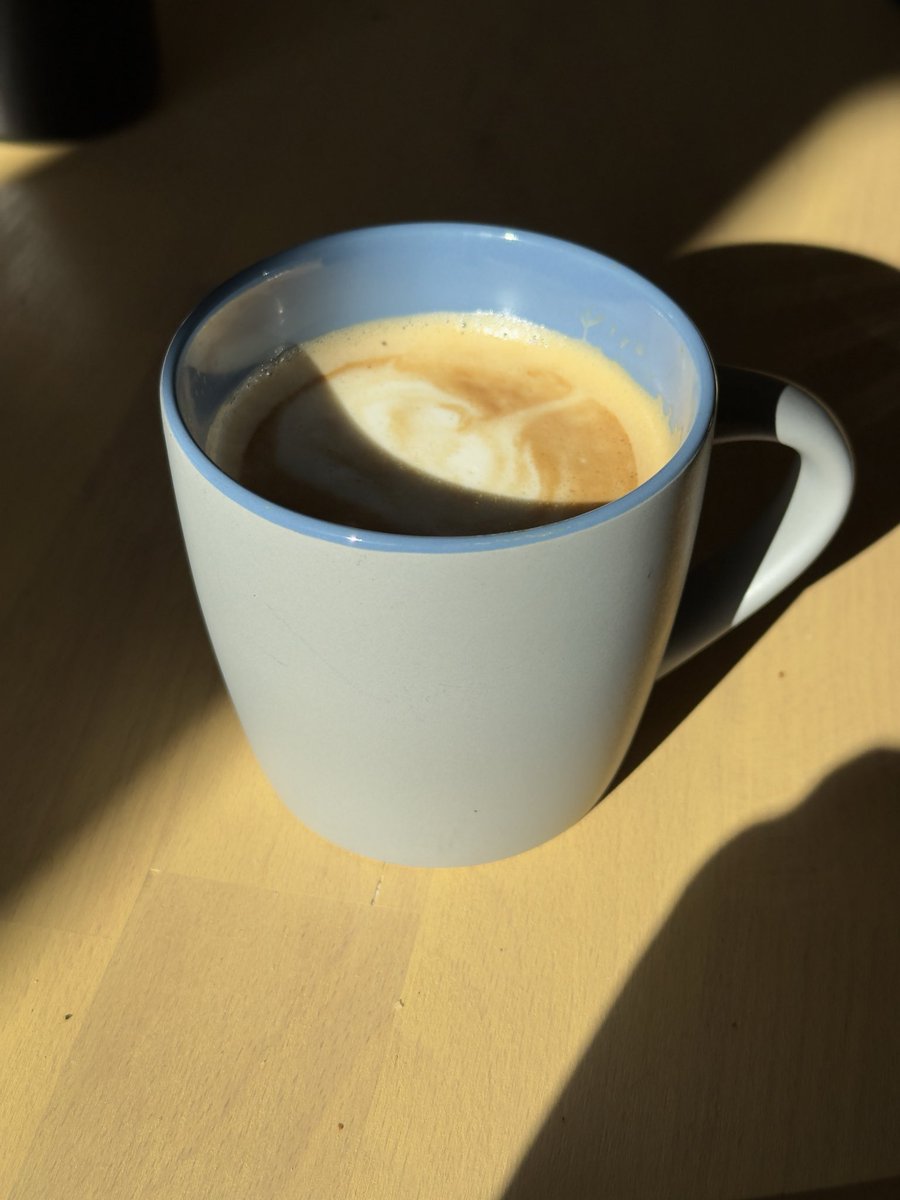JannickBehrens's tweet image. Ich bin einfach zu blöd für #Latte Art. ☕️
Hab jemand Tipps wie man das macht?