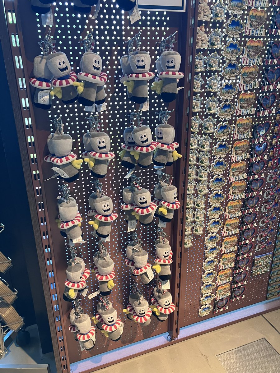 kaffee_jause's tweet image. お土産売り場
こいつかわいい

2026.4.22
#austria #Wien #ウィーン #ドナウタワー