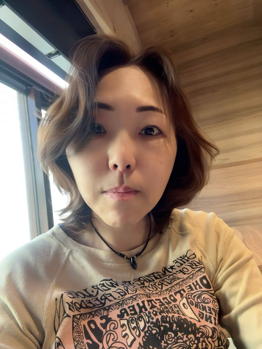 SHIHO_staravid's tweet photo. GW始まりましたね。私は突然、ちょっと長めの空き時間が出来たので、急遽、髪色を春仕様にして少しだけカット✂︎することにしました。久しぶりに明るくしたよー。 https://t.co/HDVocDYBEO