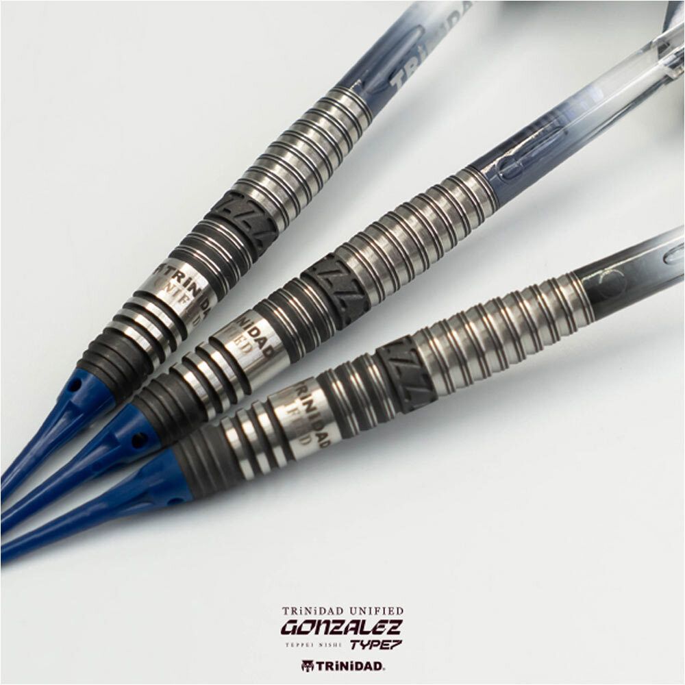 DARTSHIVE's tweet photo. 🆕新商品！🆕
TRiNiDAD UNIFIED Gonzalez Type7 西哲平選手モデル

🛒商品ページ https://t.co/rEEu467XYY

シリーズで続く樽型形状で、グリップの収まりとスムースなリリース感をブラッシュアップ。
西選手こだわりのマットブラックコーティングを使い、投げやすさとビジュアルを両立させて登場です。

ソフト、スティール、共に重点を置いたのは「リリース感」。
ウイングカットとダブルリングカットのコンビが、ナチュラルなグリップで細やかに力を伝えます。
フロントのリングと凸カット、このカットも添えた指にリリースまでの感覚を残してくれるんです。

バレルを持ち、テイクバックして、投げる。
リリースの瞬間までの動作を淀みなく繋いでくれる、そんなバレルです♪

#ダーツハイブ #ダーツ