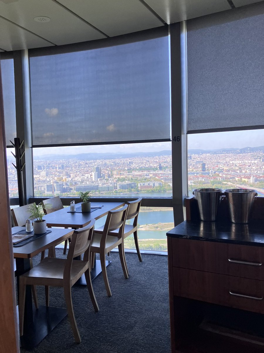 kaffee_jause's tweet image. 1時間位かけて回転するカフェ
今回は財布の都合で入らず🥺
帰国してから入っとけばと後悔
次の楽しみとしよう

2026.4.22
#austria #Wien #ウィーン #ドナウタワー