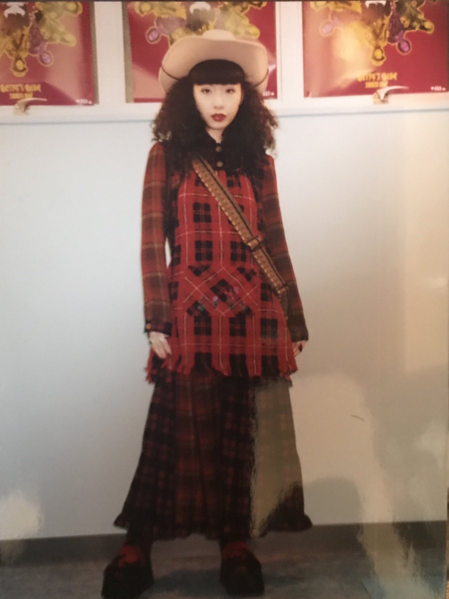バンギャではありませんが、好きな服はヴィヴィアンや20471120、働いていたのはベティーズブルーでした✨