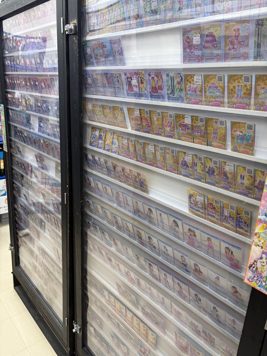 ☆店舗からお知らせ☆ アイカツ カード グッズ ショーケースで展開中