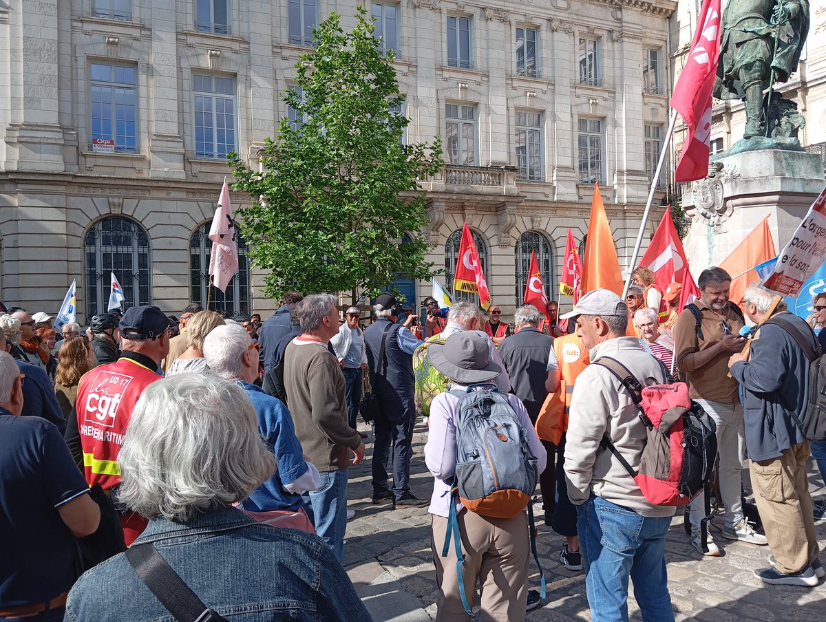 EricJacques117's tweet image. 🔴 À #LaRochelle, les insoumis, syndicats, collectifs antifascistes défilent pour la manifestation du #1erMai, journée internationale des droits des travailleurs qui se mobilisent pour exiger le blocage des prix immédiat, la taxation des superprofits et afin d'agir pour la paix.