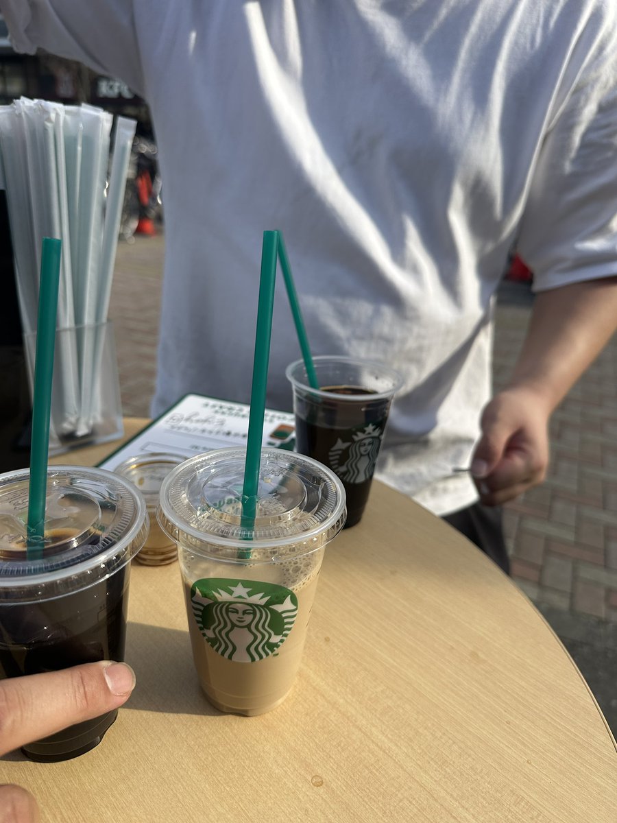 koutaiwanami's tweet photo. ダーツ後に
#自分割りスターバックス https://t.co/80vgiQsIS5