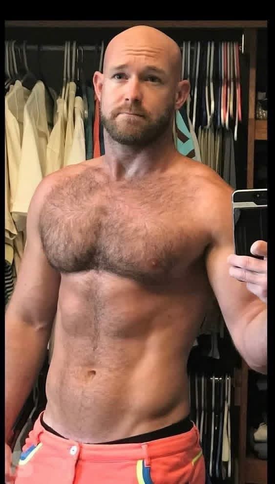 Hot Asian man for hairy daddy tweet media