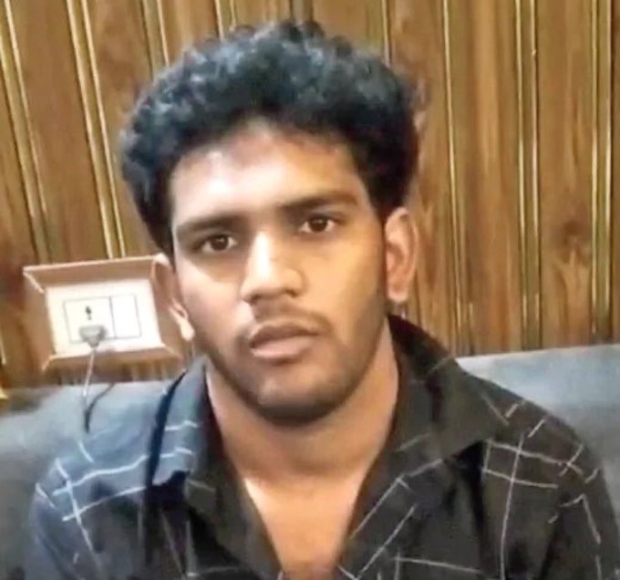 shinenewshyd's tweet image. #Gang Arrested for Trapping Affluent #Children by Posting #Reels on #Instagram. #Jubilee #Hills #Police Take Accused into Custody. Police Already Arrest Key Gang Member #Koduri #Chandrashekar #Azad Alias Arjun (23) Over 20 Girls Defrauded by Him in Telugu States Over 2 Years. 1/2