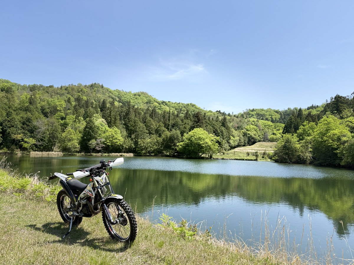 rlhide's tweet photo. ほぼ半年ぶりのバイク
入院していたバイクが電装系の修理だけでなく、ひょんなことから腰上OHとなったので、今日は近場の三田周辺を慣らし走行
ダートは止めておこうと思ったけれど、ついつい吸い込まれてしまいます
さてGW明けはいよいよ本番スタート、楽しみだ〜 https://t.co/gkMvKJB1O7