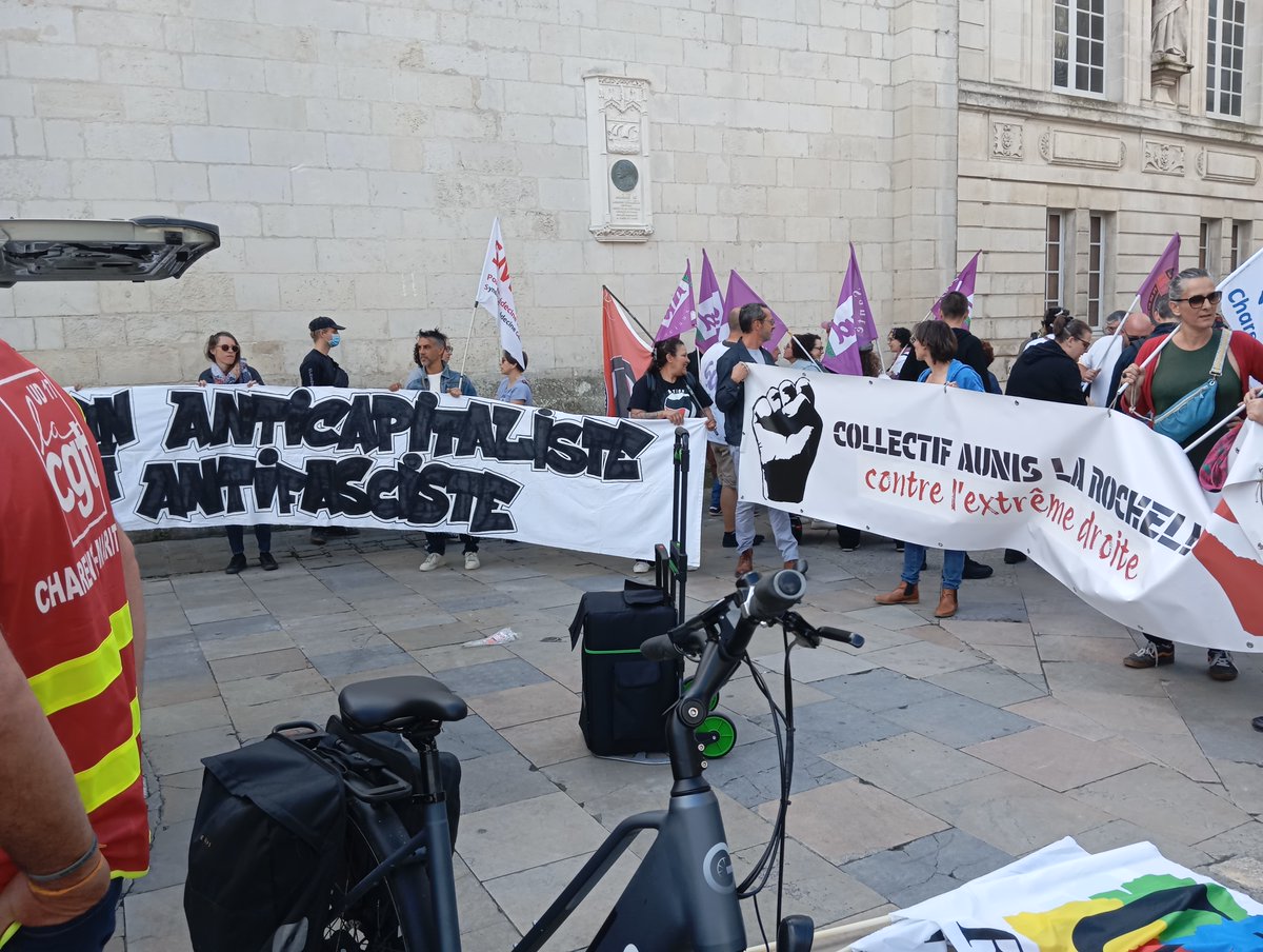 EricJacques117's tweet image. 🔴 À #LaRochelle, les insoumis, syndicats, collectifs antifascistes défilent pour la manifestation du #1erMai, journée internationale des droits des travailleurs qui se mobilisent pour exiger le blocage des prix immédiat, la taxation des superprofits et afin d'agir pour la paix.