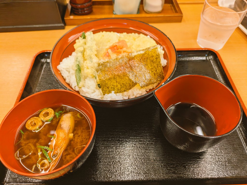 旅立つ前にいつもの野菜丼笑