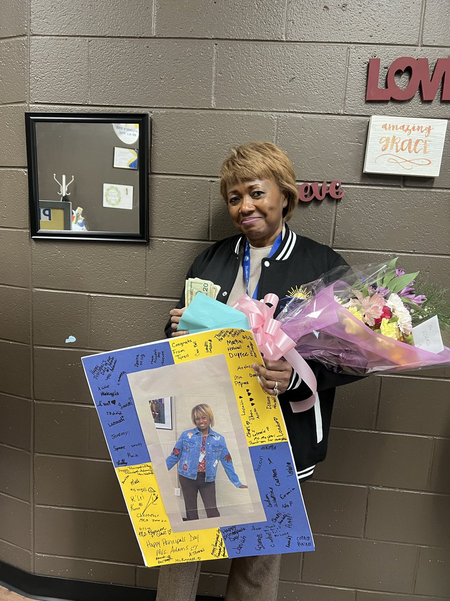 BartonDPSCD's tweet photo. Happy School Principal’s Day to our dedicated and hardworking Principal Adams. THANK YOU for your leadership and for always putting Barton students first! https://t.co/TrvM3LPuIh