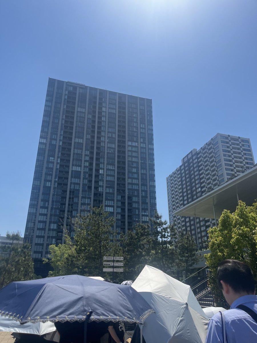 dw1d90's tweet photo. グッズ長蛇の列💦🤣
ガチ��は控えめ🤣 https://t.co/MNzXnKC6eX