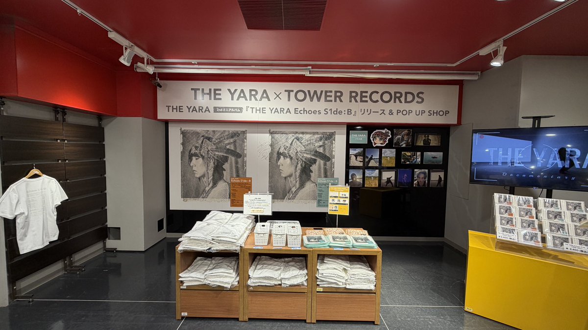 tacchaka's tweet photo. 今日のポップアップと追いCD💿💿
リリイベ開始までワクワクだよ‼️

#ES1B 
#THEYARA 
#屋良朝幸
#タワレコ渋谷
#ポップアップ
#リリースイベント https://t.co/tqSISQO060
