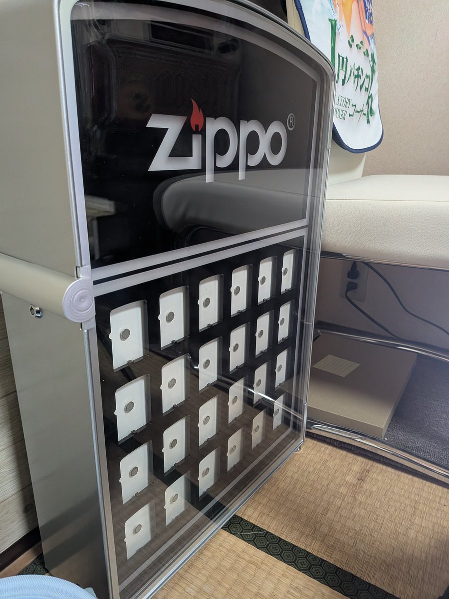 ZIPPOオリジナル　コレクションケース（鍵なし） 助けて下さい（泣） zippoのコレクションケース鍵を紛失しました