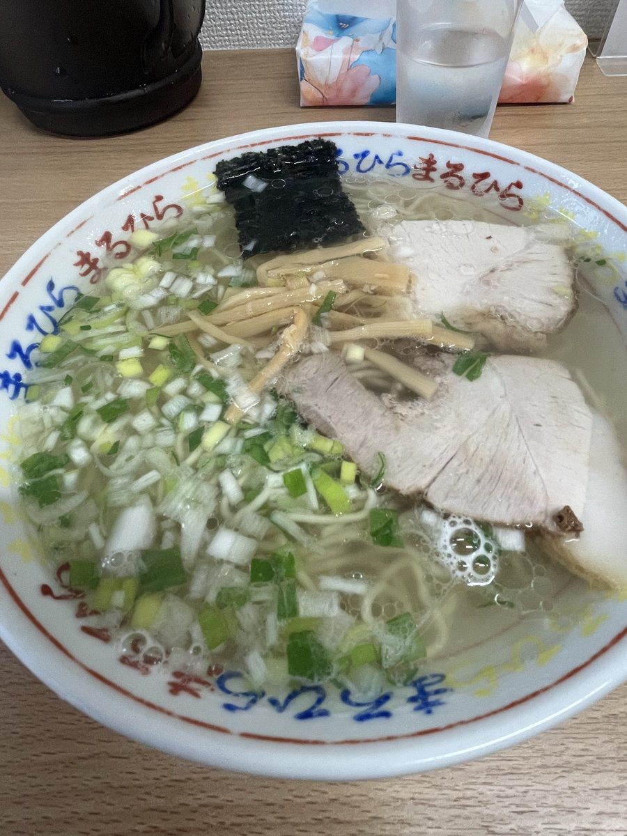 mudamuda64's tweet photo. DDTプロレス観戦前にラーメン❗️🍜
釧路ラーメンまるひらの塩を実食
煮干しの風味があって優しい味でした😊
次回は醤油ですね‼️
#らーめん
#ラーメン
#塩ラーメン
#まるひらラーメン
#プロレス
#ddtpro https://t.co/GBKM7oTeJ7