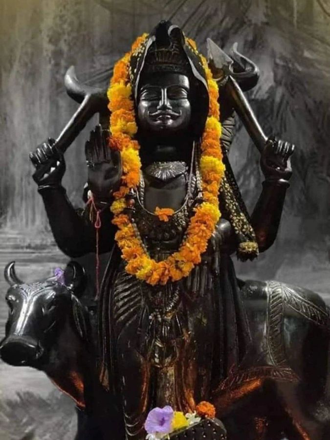 Amish8211's tweet photo. T-2315

ॐ नीलांजन समाभासं रविपुत्रं यमाग्रजम।छायामार्तंड संभूतं तं नमामि शनैश्चरम॥

#सुप्रभात https://t.co/Y4LiCsfup2
