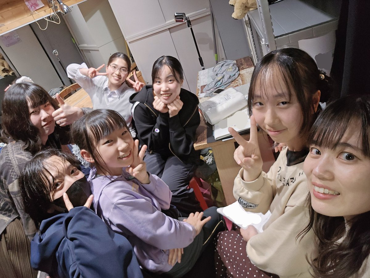 mizumizumiyama's tweet photo. 『1秒だけモノクローム』本日初日！！！🚀
我らがTeam BLACKからスタートします💪
笑いあり笑いありそして涙ありな素敵なお話です！
劇場でお待ちしてますーー！！！！

写真は昨日楽屋に集まってたメンバーと🫰

▼チケットはこちら
https://t.co/ryiC79TJL2

#モノクロ2026 https://t.co/cUNm92kR8X
