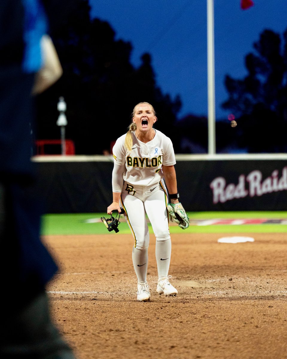 BaylorSoftball's tweet photo. Door. Slammed.

#SicEm🐻🥎 https://t.co/yzJruRtAom