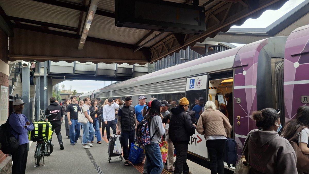 craig_halsall's tweet photo. 3 car Vlocity on lunchtime Saturday Echuca service...total around 80 standing departing Footscray
Space found for gentleman in motorised scooter
#BendigoLine #VLine #TransportVictoria #FreeTravel https://t.co/vuuAhOVTtm