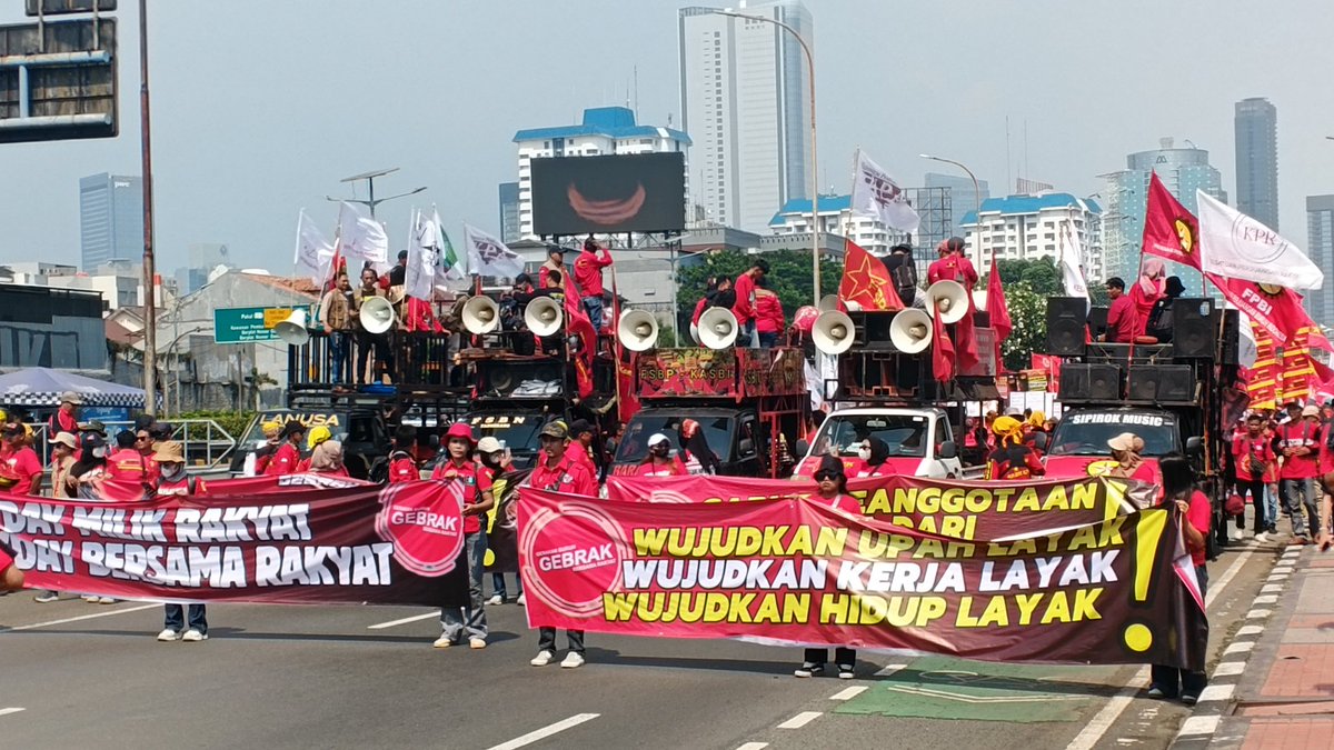 Socialvst's tweet photo. unfortunate that i have to leave early from yesterday's may day in jakarta https://t.co/rE8ZZ6bH4o