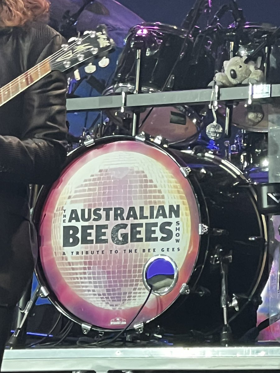 TanzaBr's tweet photo. @vegasbeegees put on a fantastic show #Australianbeegees https://t.co/1ucLNmXWHv