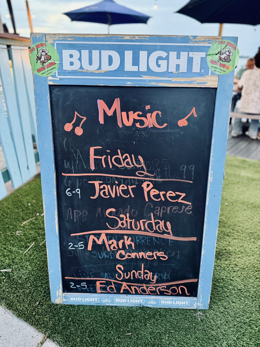 JP2Guitar's tweet image. Had a great time at Coco Locos Tiki Bar at Lake Eustis Waterfront Grille today, can’t wait for the next time!!!!
.
.
#music #live #solo #acoustic #eustis #cocolocos #IRMC #JP2Guitar