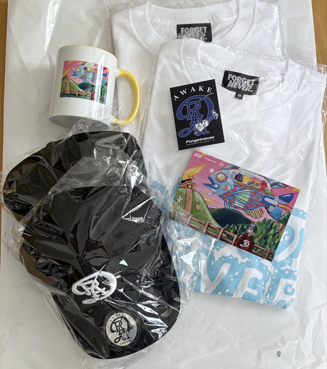 ymskrgch's tweet photo. AWAKE DRAGON
×ムラトミさん のコラボT届きました✨😊

娘も欲しがったので 2個ずつ購入✨
イベントの日はTシャツ買えなかったからうれしい！！
マグカップもかわいい💛

いつから着ようかな〜😆

#forgetnever 
#awakedragon https://t.co/Jr1qztN70n