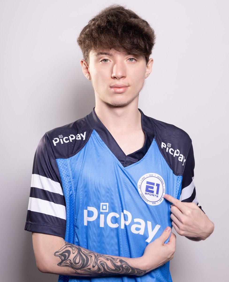 E1Sports_'s tweet photo. Ele segue avançando!
O @NotPedro3 venceu suas partidas e está no Round 3 da Evo Japão 2026 👑
Seguimos juntos na torcida 🇧🇷
Round 3 está previsto para 1h30 ⏰️
A madrugaEVO tá so começando!
#GOE1 https://t.co/Yu5fsO7e2g