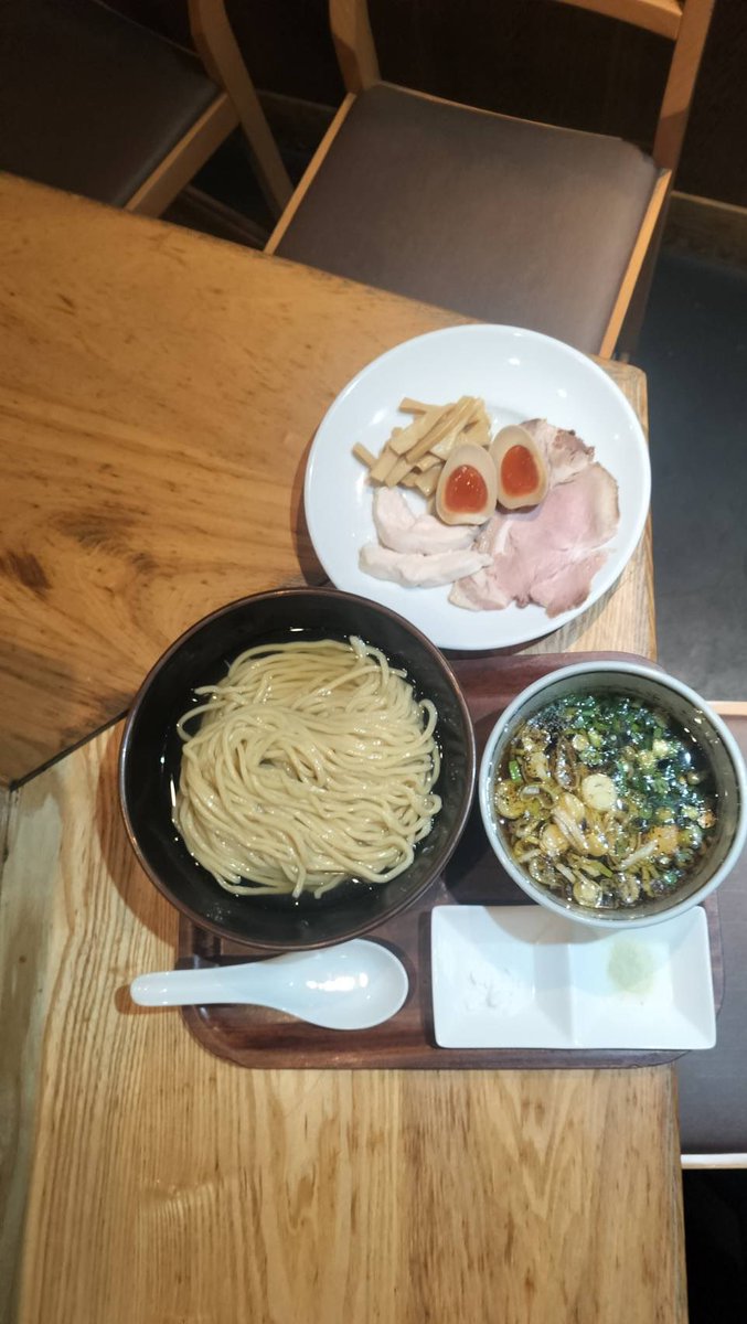 jinya2016's tweet photo. 昆布水つけ麺、今年も解禁🍜

味玉昆布水つけ麺　1200円
特級昆布水つけ麺　1550円
（���ロース＋親鶏＋味玉／別皿）

まずはそのまま
→ 塩で
→ 粉ワサビを昆布水で溶いて

この順で食べてみてほしい🤤

太麺がおすすめ（茹で約10分）
生姜トッピングも相性抜群🫚

#仙台ラーメン #昆布水つけ麺 https://t.co/MmBd2jze6O