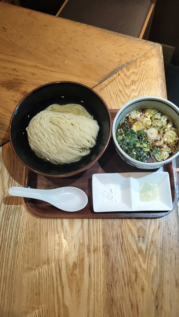 jinya2016's tweet photo. 昆布水つけ麺、今年も解禁🍜

味玉昆布水つけ麺　1200円
特級昆布水つけ麺　1550円
（���ロース＋親鶏＋味玉／別皿）

まずはそのまま
→ 塩で
→ 粉ワサビを昆布水で溶いて

この順で食べてみてほしい🤤

太麺がおすすめ（茹で約10分）
生姜トッピングも相性抜群🫚

#仙台ラーメン #昆布水つけ麺 https://t.co/MmBd2jze6O