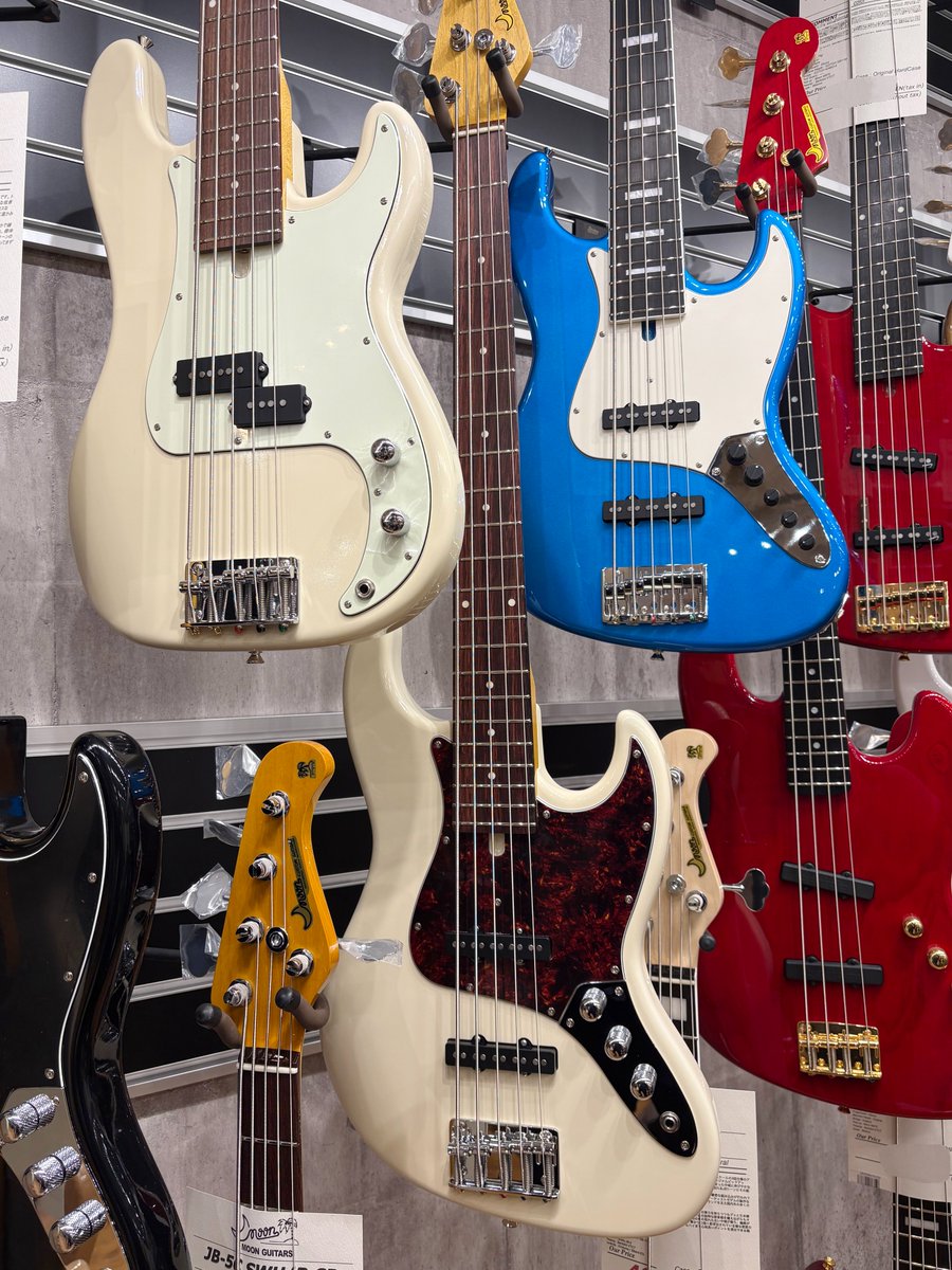 MIKIBASSSIDE's tweet photo. GW期間中もリズムスクエアは営業しております!
MOON GUITARS / JB-5C,JB-5A,PB-5C
5弦ベースが入荷しました!🌙
#moon
#RHYTHMSQUARE
#BassSide https://t.co/bNS0qTmALE