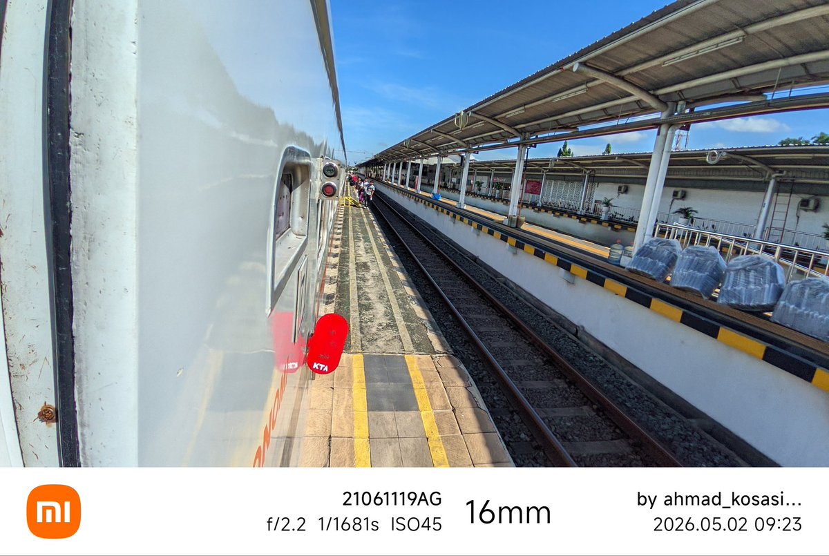 AhmadkosasihCB's tweet image. Sesuai Arahan Dari ibu , Laki laki Harus Di belakang atau di depan Mainya .. 

#staysafe #train #keretaapiindonesia 

@KAI121 @keretaapikita @jurnalrailfans @jalur5_ @argothrottle