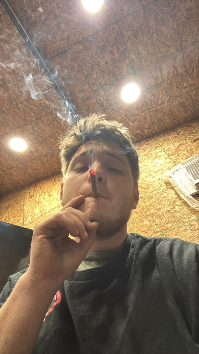 AlphaKb1's tweet photo. Time to send me your paychecks
#Findom #cashmaster https://t.co/G9XDIVSKGa