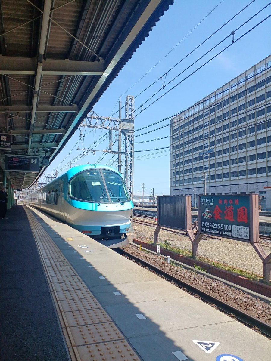 でじ tweet media