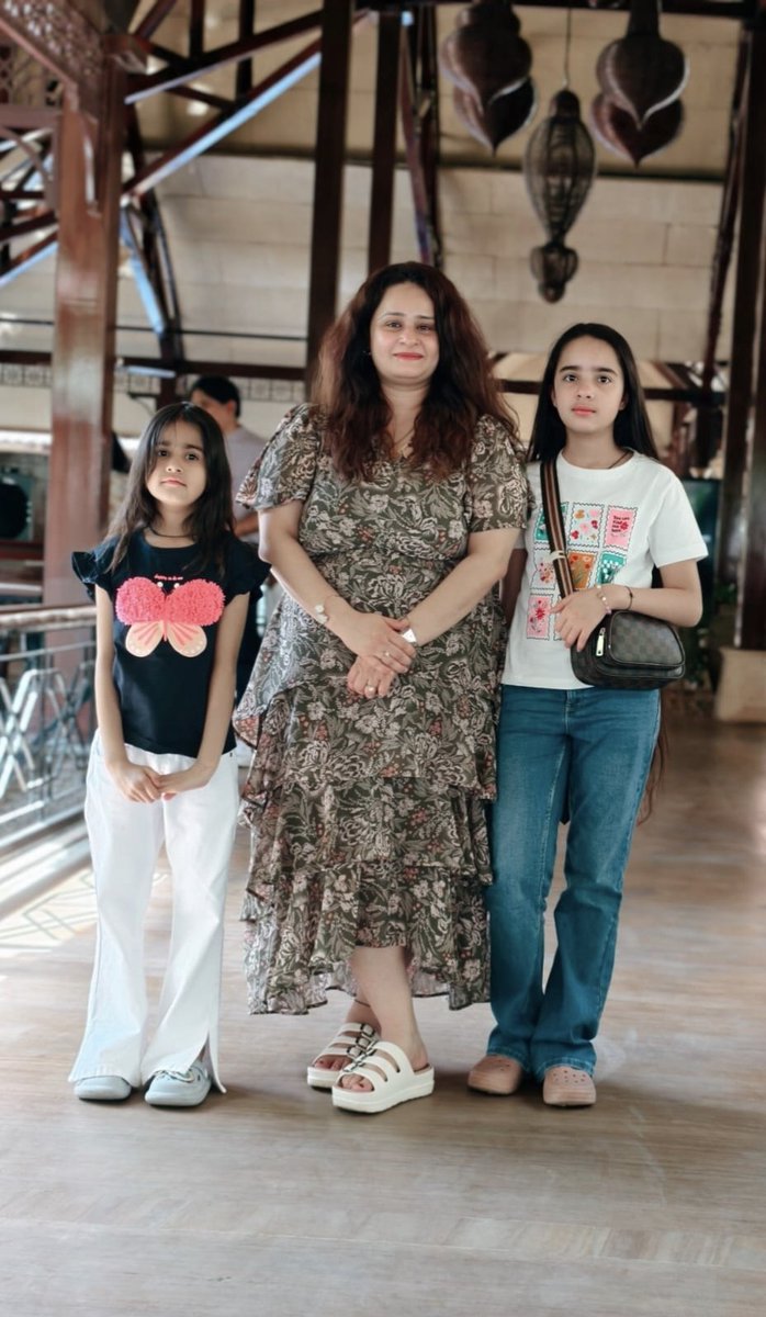 poonamankur1's tweet image. आज मेरी परी वैष्णवी छाबड़ा के जन्मदिवस पर उनके स्वस्थ एवं दीर्घायु होने की ईश्वर से कामना करती हूँ। 
आप खूब पढ़ो-लिखो, फूलो-फलों एवं जीवन में सदैव आगे बढ़ते रहो। 
आपके दादाजी की तरह समाज-सेवाहित के कार्य करो ऐसी हमारी शुभेच्छा है।
#2ndMay #HappyBirthday #Blessings #BirthdayVibes