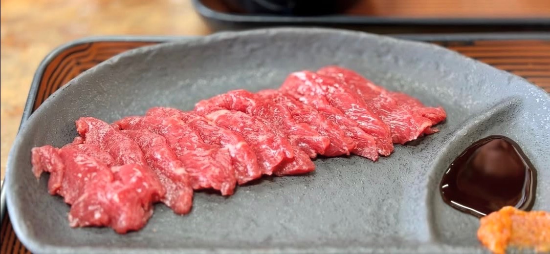 Fukushima_sanpo's tweet photo. 福島のソウルフードといえば、みんな何が一番好き？🫶

・円盤餃子
・いかにんじん
・クリームボックス
・喜多方ラーメン
・めひかり
・ソースカツ丼
・こづゆ
・馬刺し
・なみえ焼きそば
・桃
他にもいっぱいあるよね〜❣️

みんなが大好きな福島ソウルフードって結局何なんだろう？いっぱい食べるものとか👏

福島県民のみなさん、教えてください！
（ちなみに私はいかにんじんをかなりの頻度で食べてる気がする🤭）