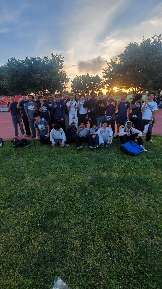 Merrill West Track tweet media