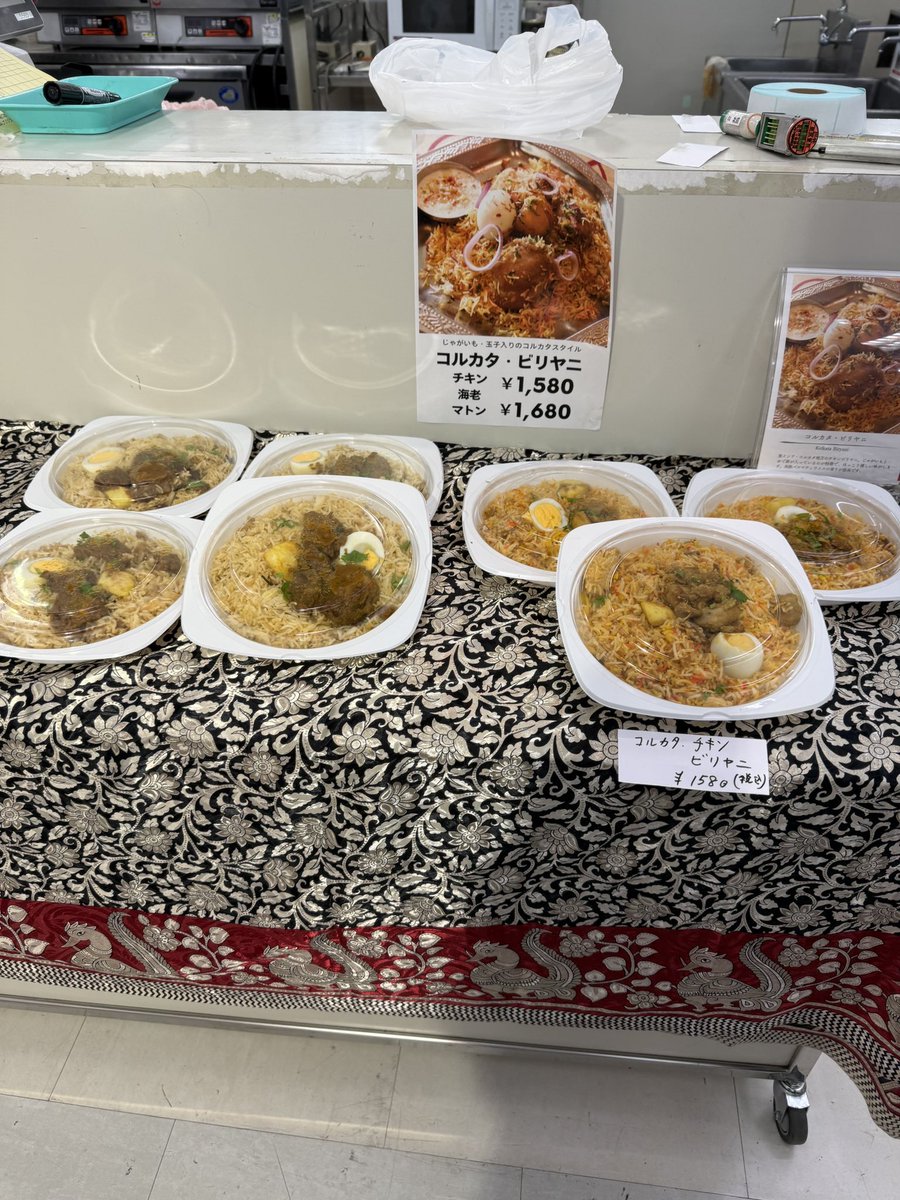 今年も来ました聖蹟桜ヶ丘 カレー博🍛

開店してすぐなので結構ガラガラ💦

しかし、、、今年は何故かスパイスの香りが強くて鼻がムズムズする😷

長居出来ないと判断して手土産だけ仕入れて撤退🏃‍♀️🏃‍♀️🏃‍♀️💨