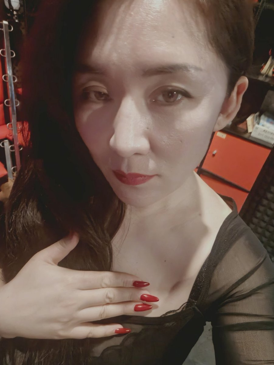 dsrf1983's tweet photo. 五一节，在小黑屋子里面，做几天你的女王，如何？ https://t.co/JFJvh0YPsH