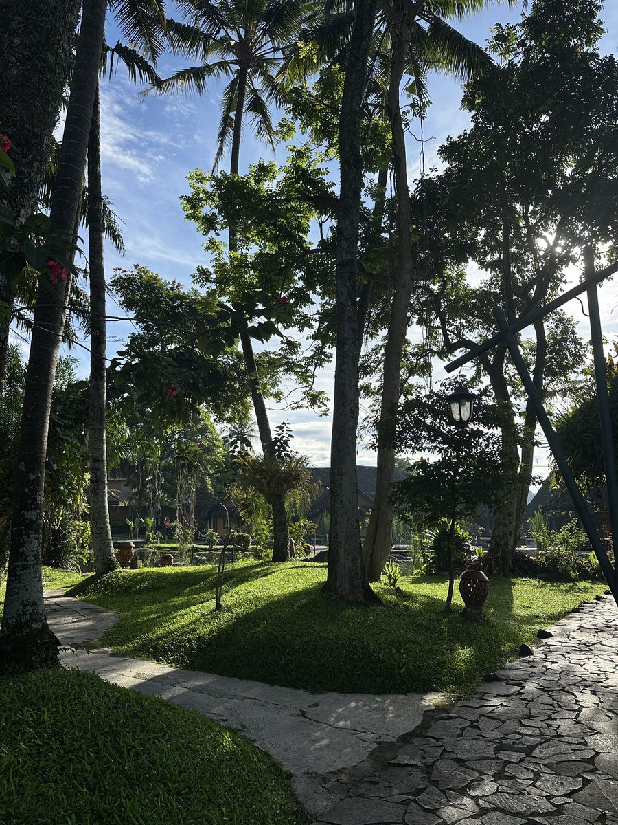 Crushissuee's tweet photo. Yaallah pengen nikah bosen maen sama temen-temen terus 😬 https://t.co/fHdi7sFzO9