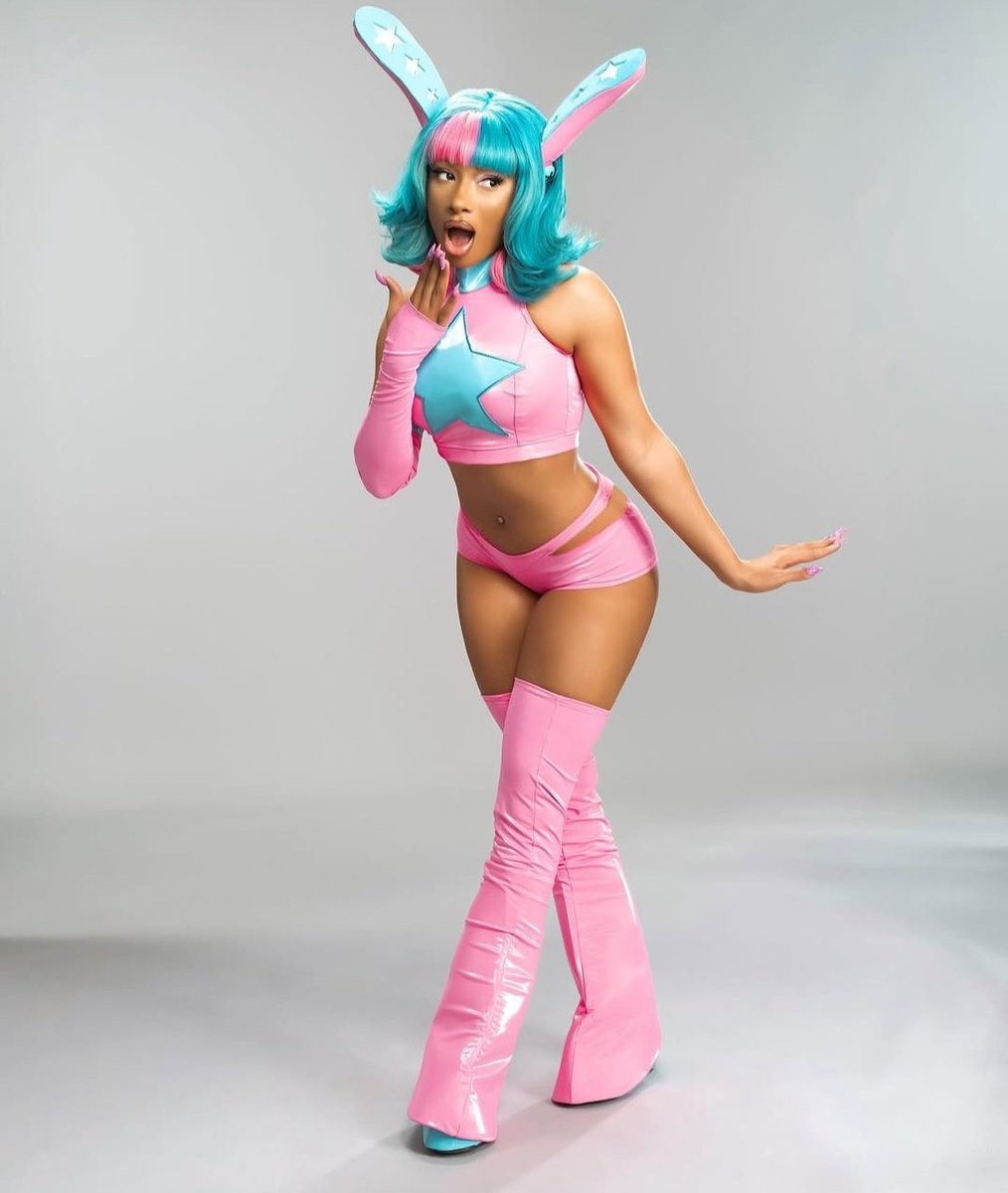 NovvaCat's tweet photo. Why does she kinda serve funtime fnaf animatronic here https://t.co/dXBzwkZ4uw