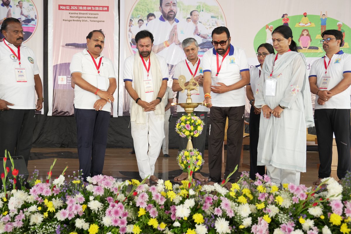 PIBHyderabad's tweet image. రంగారెడ్డి జిల్లా కన్హ శాంతి వనంలోని @heartfulness వేదికగా @mdniy, @ayush ఆధ్వర్యంలో అంతర్జాతీయ యోగ దినోత్సవం 50 రోజుల కౌంట్ డౌన్ కార్యక్రమాన్ని కేంద్రమంత్రులు @kishanreddybjp, @mpprataprao ప్రారంభించారు.

#IDY2026 #Yoga365 #Yoga #50DaystoIDY #YogaMahotsav2026