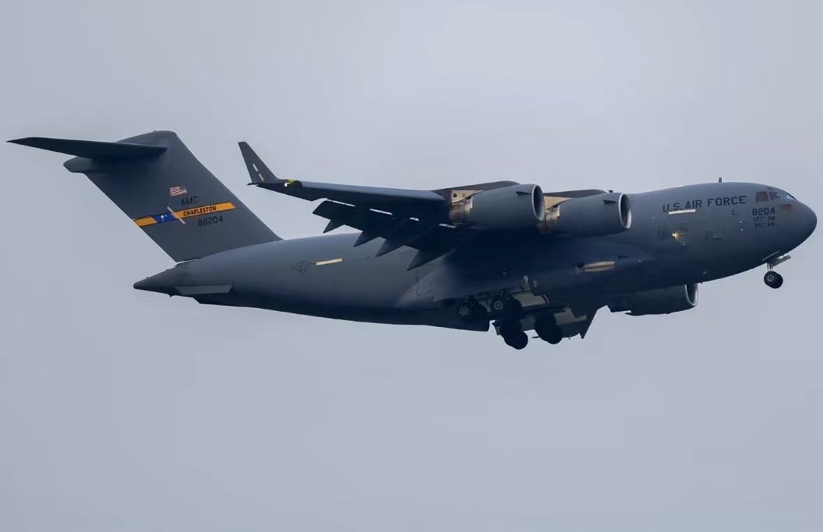 _FORAB's tweet image. 昨晚美军 C17 运输机，正式降落北京首都国际机场，根据历史经验，此为美国高级官员，访华前的运输物资准备。

根据白宫发言人在 3 月份的声明，特朗普将于 5 月 14 到 15 日，正式访问中国北京。